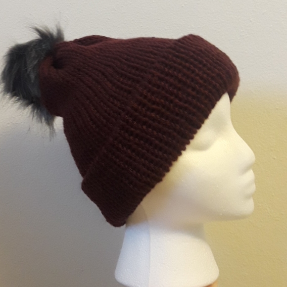 purple pom pom beanie - Picture 2 of 4